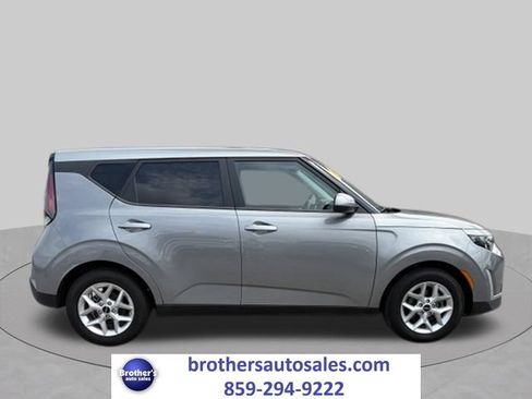 Used 2025 Kia Soul LX w/ LX Technology Package FWD image 7