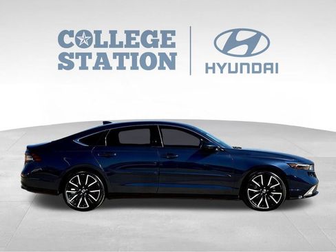 Used 2025 Honda Accord Touring image 12