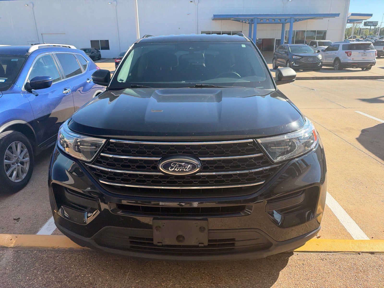 Used 2023 Ford Explorer XLT RWD image 2