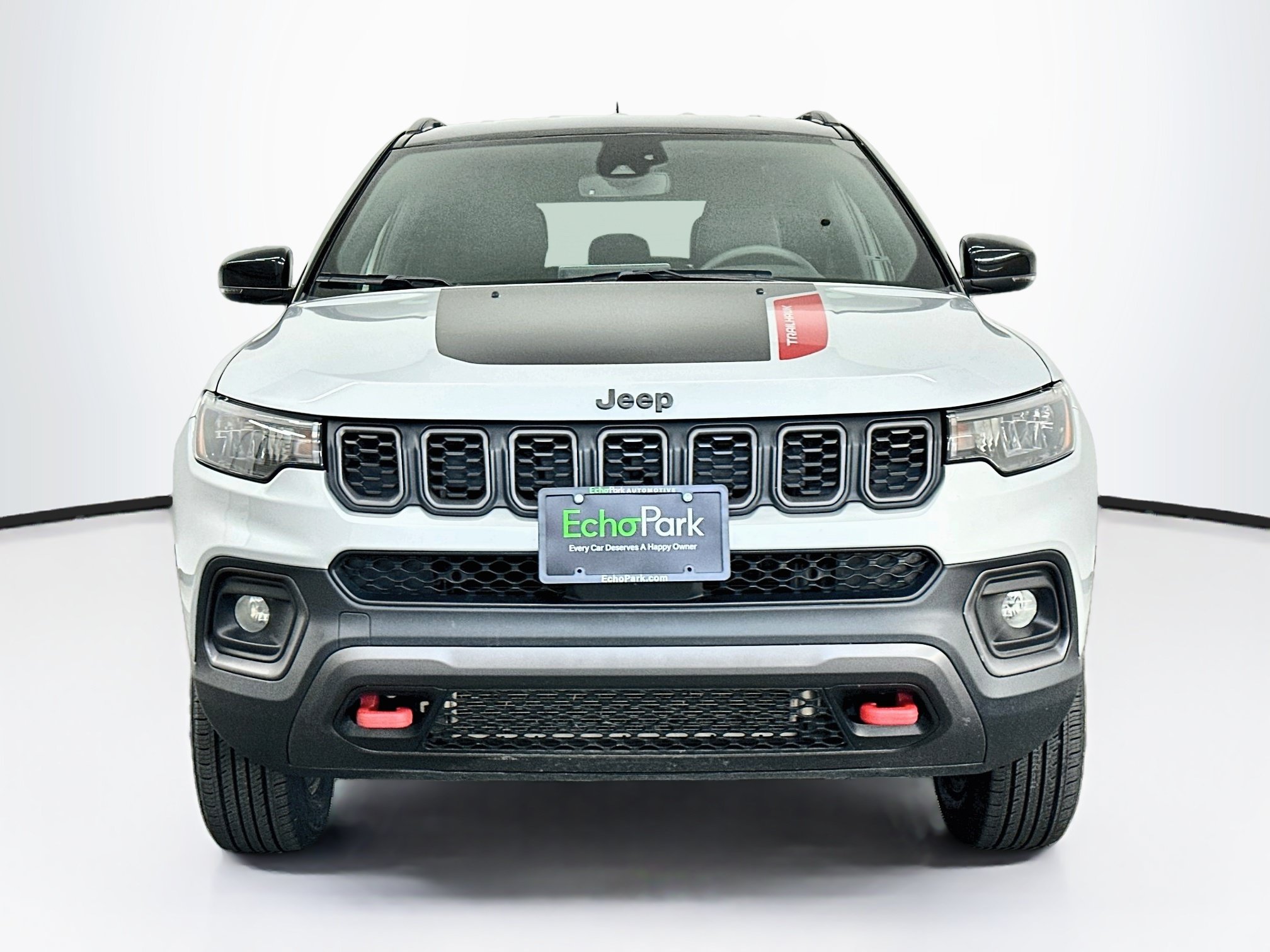 Used 2025 Jeep Compass Trailhawk AWD/4WD image 2