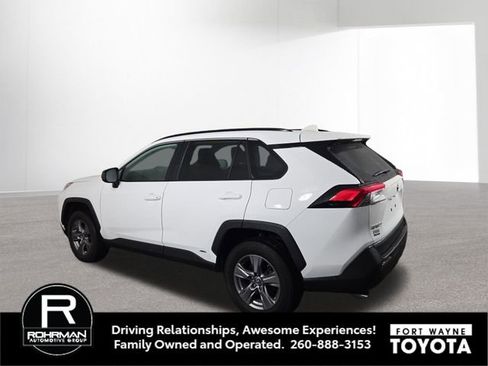 Used 2022 Toyota RAV4 LE image 10
