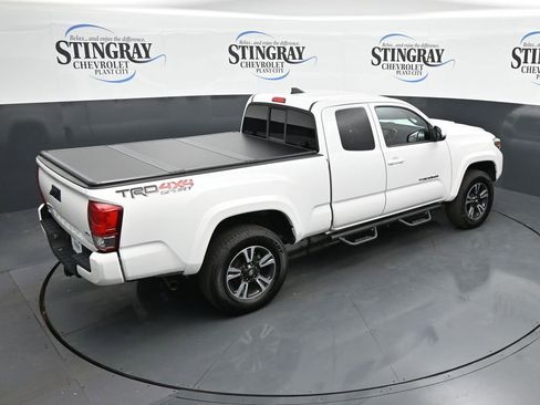 Used 2017 Toyota Tacoma TRD Sport w/ Tow Package (A/T) AWD/4WD image 24