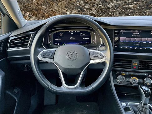 Used 2022 Volkswagen Jetta SEL image 5