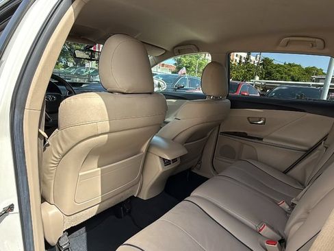 Used 2013 Toyota Venza LE FWD image 18