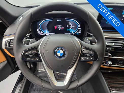 Used 2023 BMW 530e w/ Premium Package image 18