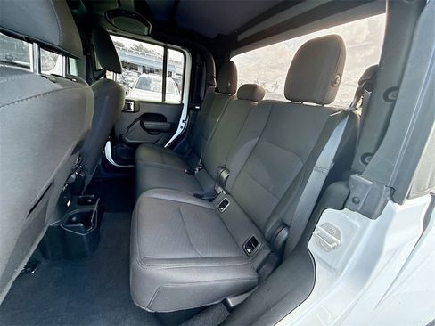 Used 2022 Jeep Gladiator Willys image 27