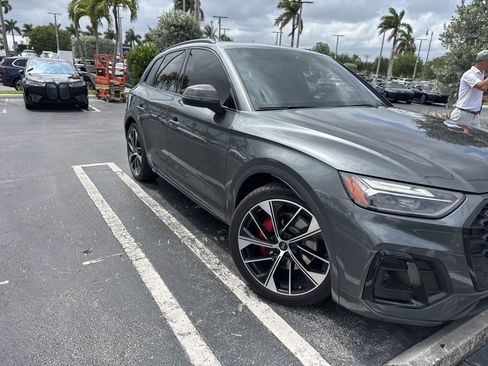 Used 2021 Audi SQ5 Premium Plus w/ Premium Plus Package AWD/4WD image 3