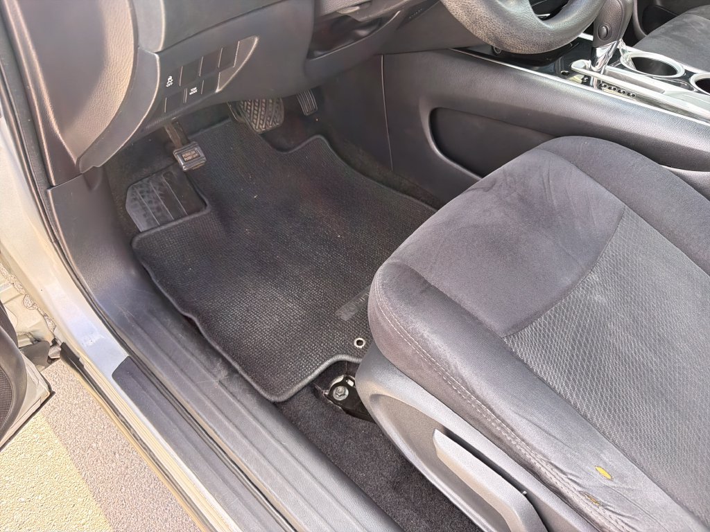 Used 2015 Nissan Pathfinder S FWD image 17