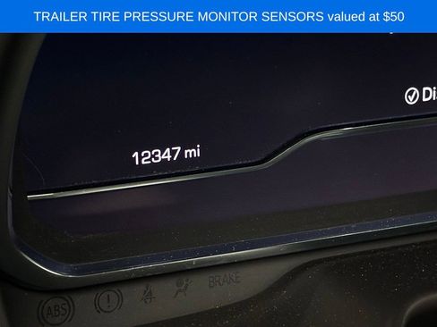 Used 2024 GMC Yukon XL AT4 w/ Technology Package image 12