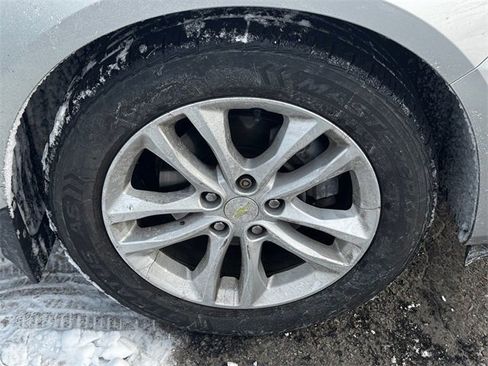 Used 2016 Chevrolet Malibu LT image 9