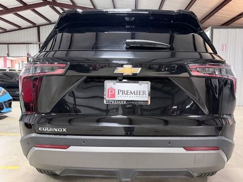 Used 2025 Chevrolet Equinox LT w/ Convenience Package II FWD image 4