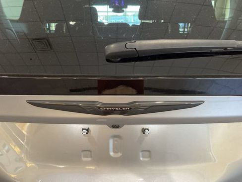 Used 2020 Chrysler Pacifica Touring w/ S Appearance Package FWD image 31