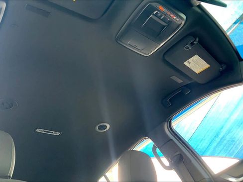 Used 2025 GMC Acadia Elevation image 13