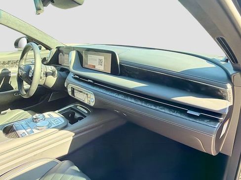 Used 2025 Genesis G90 3.5T image 14