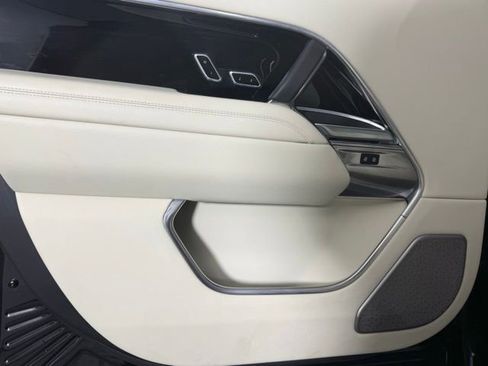 Used 2025 Land Rover Range Rover Autobiography AWD/4WD image 14