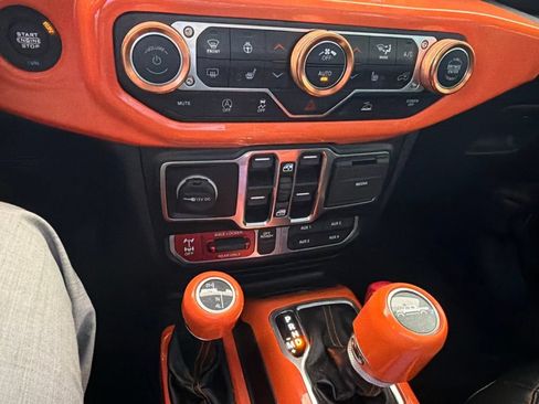 Used 2022 Jeep Gladiator Mojave w/ Cold Weather Group AWD/4WD image 13
