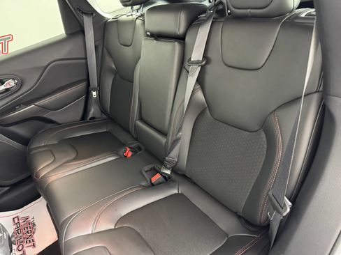 Used 2019 Jeep Cherokee Trailhawk w/ Cold Weather Group AWD/4WD image 34