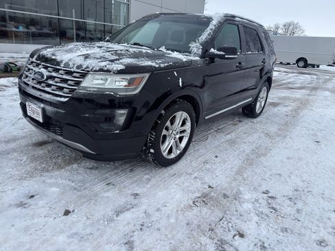 Used 2016 Ford Explorer XLT w/ Equipment Group 202A image 1