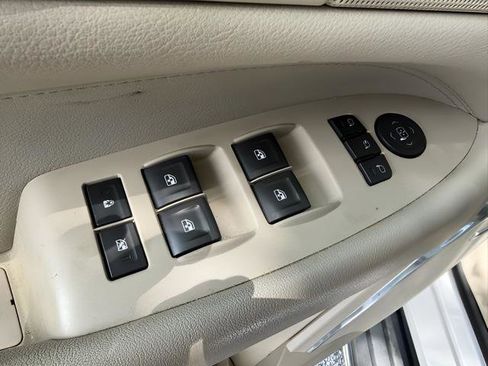 Used 2017 Cadillac Escalade ESV Luxury AWD/4WD image 12