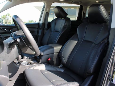 Used 2025 Subaru Ascent Bronze Edition w/ Onyx Package image 10