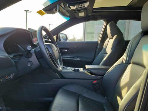 Used 2024 Toyota Venza Limited image 15