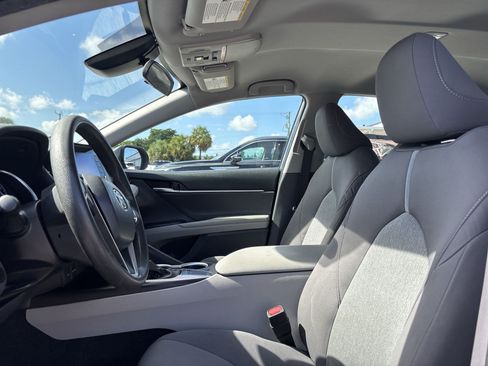 Used 2022 Toyota Camry LE FWD image 13