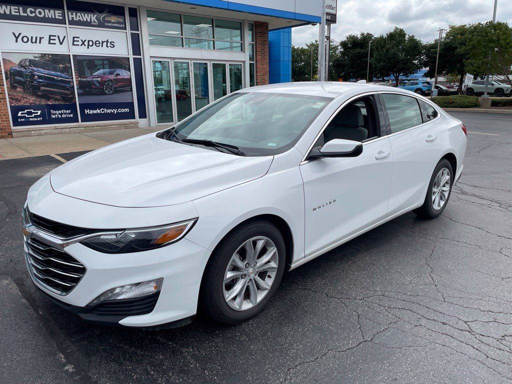 Used 2025 Chevrolet Malibu LT FWD image 1