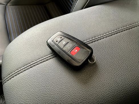 Used 2022 Toyota RAV4 XSE AWD/4WD image 33