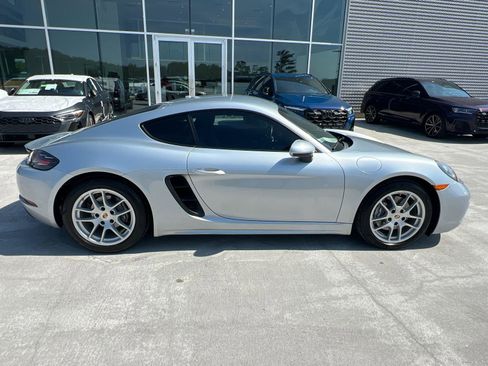 Used 2018 Porsche 718 Cayman RWD image 4