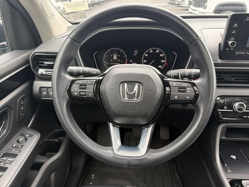 Used 2025 Honda Pilot Touring image 18