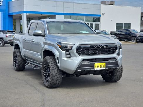 Used 2026 Toyota Tacoma SR5 AWD/4WD image 2
