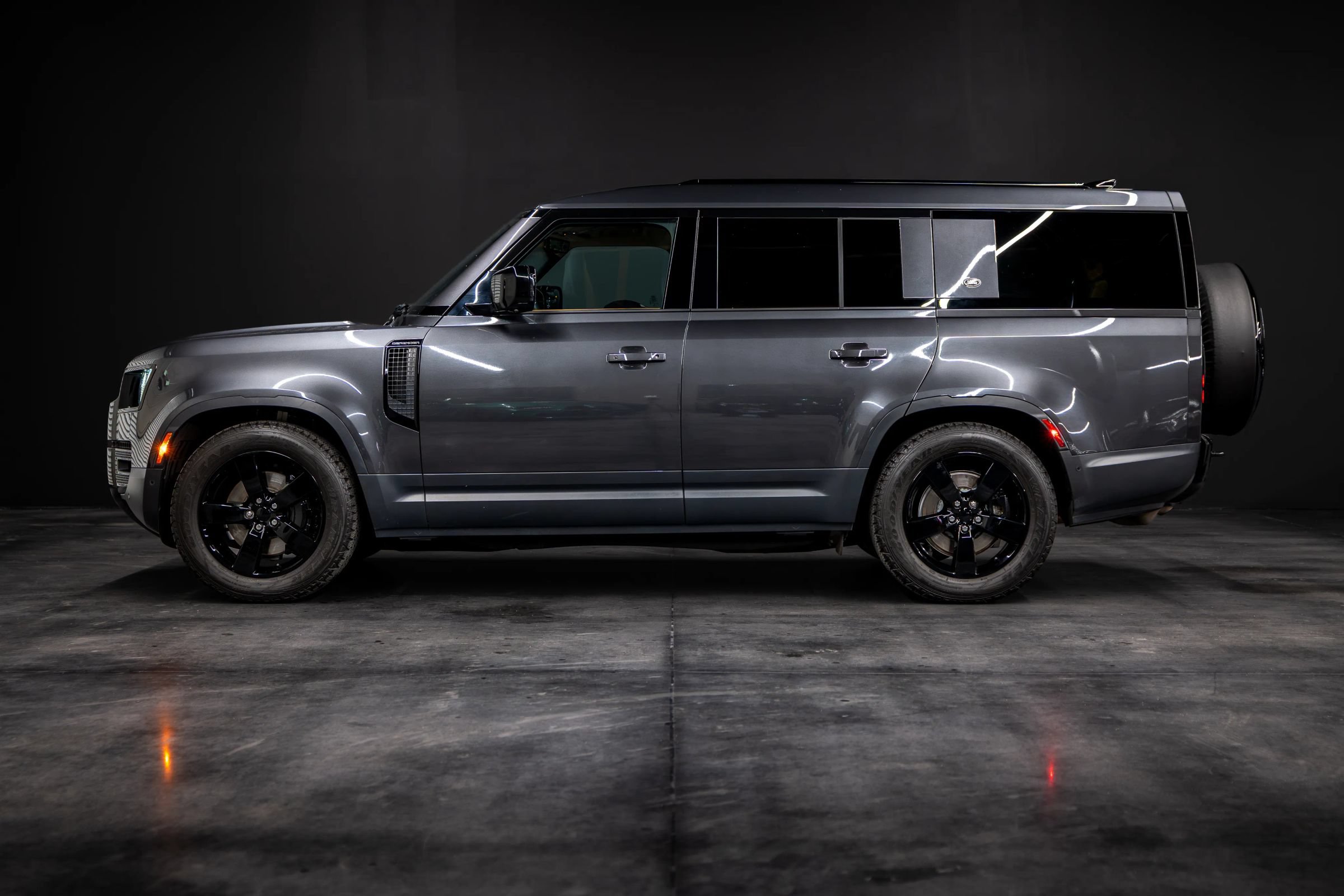 Used 2023 Land Rover Defender 130 First Edition AWD/4WD image 8
