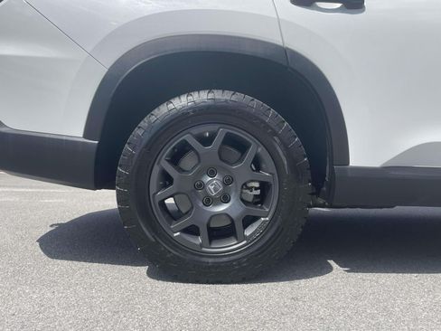 Used 2025 Honda Pilot TrailSport image 7