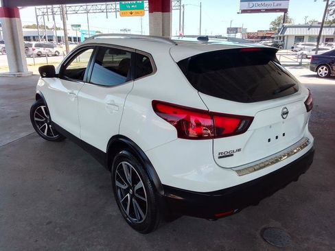 Used 2017 Nissan Rogue Sport SL FWD image 4