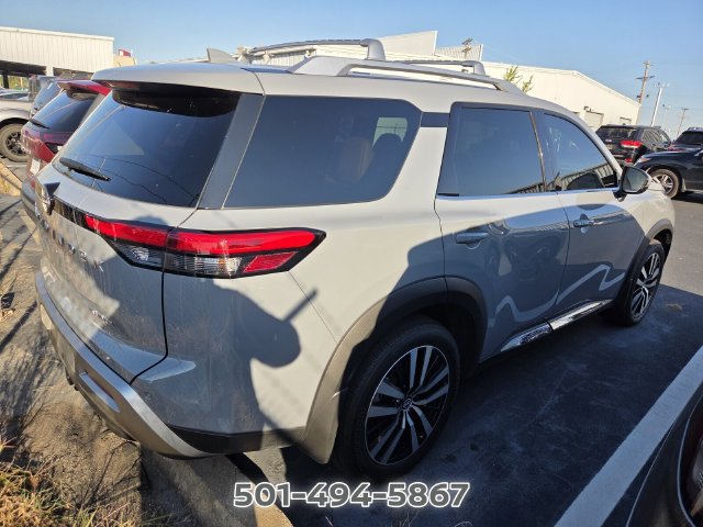 Used 2024 Nissan Pathfinder Platinum w/ Cargo Package FWD image 4