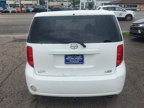 Used 2010 Scion xB FWD image 4