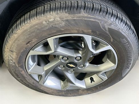 Used 2025 Chevrolet Trax LT w/ LT Convenience Package FWD image 11