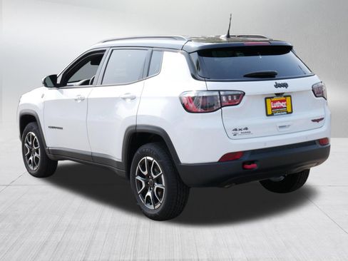 Used 2025 Jeep Compass Trailhawk AWD/4WD image 5