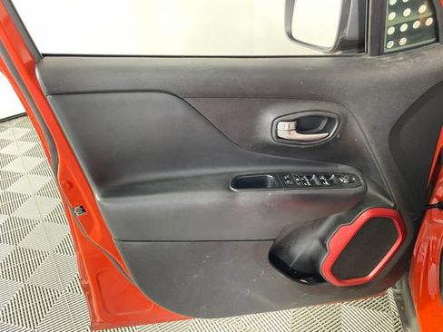 Used 2017 Jeep Renegade Trailhawk AWD/4WD image 15