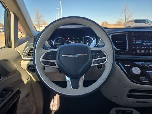 Used 2018 Chrysler Pacifica Limited w/ Advanced Safetytec Group image 21