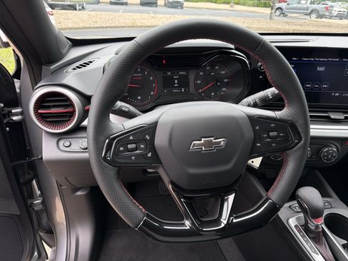 Used 2024 Chevrolet Trax RS FWD image 23
