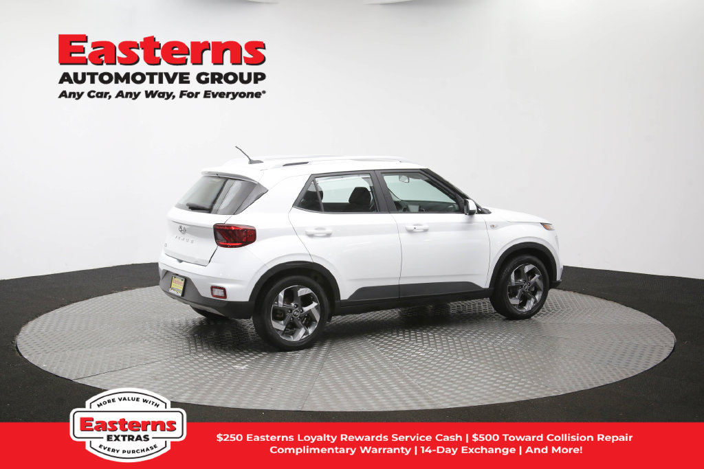 Used 2025 Hyundai Venue SEL FWD image 46