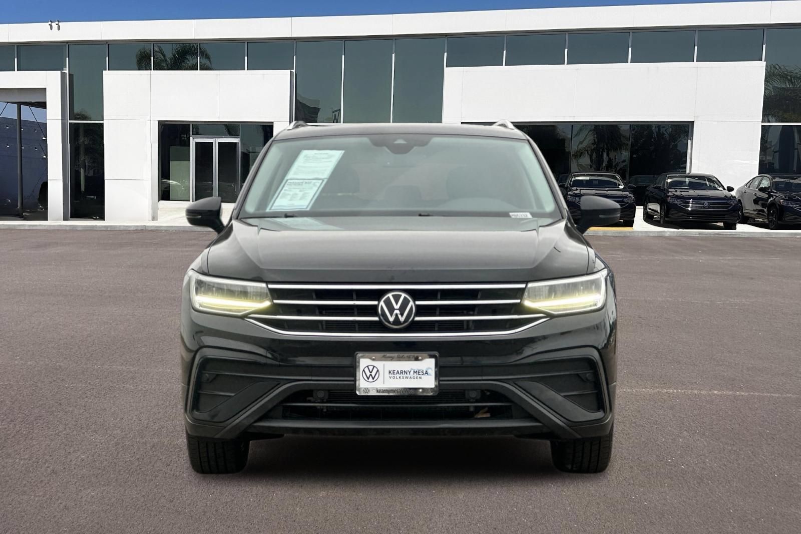 Used 2023 Volkswagen Tiguan SE w/ Panoramic Sunroof Package FWD image 8