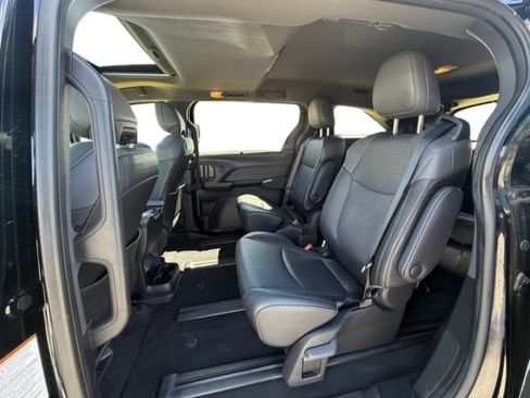 Used 2024 Toyota Sienna XLE Woodland Edition image 21