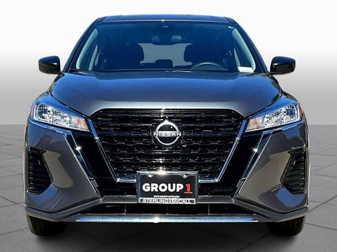 Used 2025 Nissan Kicks Play S image 3