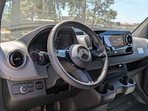 New 2025 Mercedes-Benz Sprinter 2500 image 24