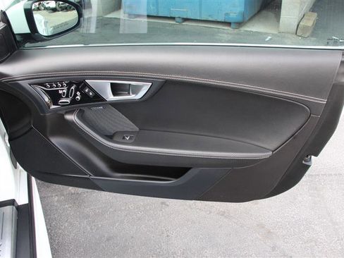 Used 2016 Jaguar F-TYPE R image 11