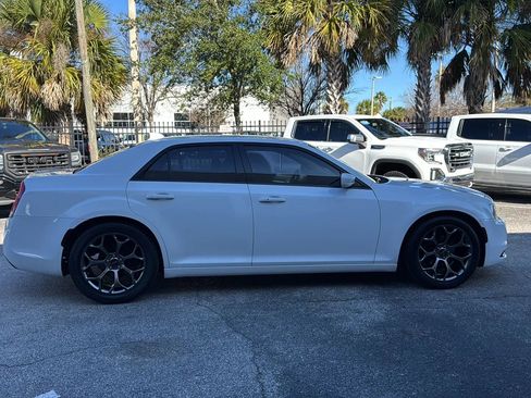 Used 2018 Chrysler 300 S image 8