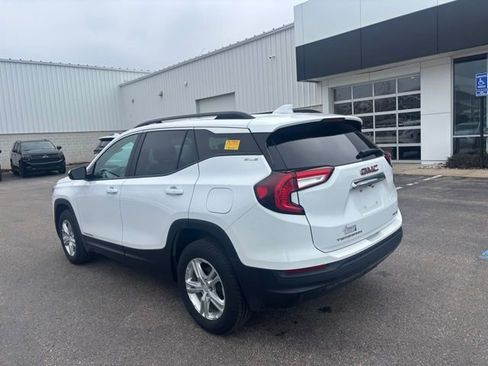 Used 2023 GMC Terrain SLE w/ Driver Convenience Package image 8
