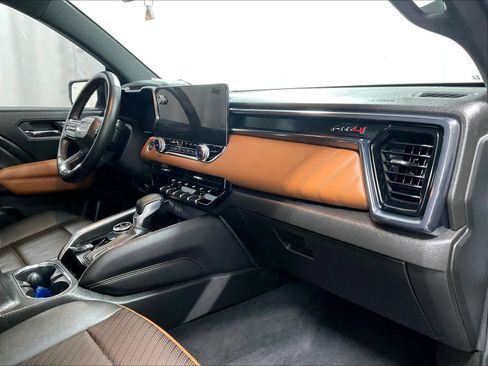 Used 2023 GMC Canyon AT4 w/ AT4 Premium Package image 14